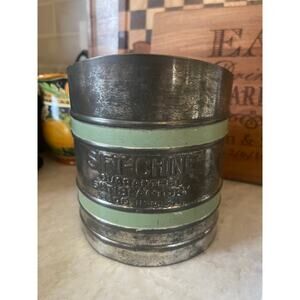 Sift-Chine vintage 40's flour sifter